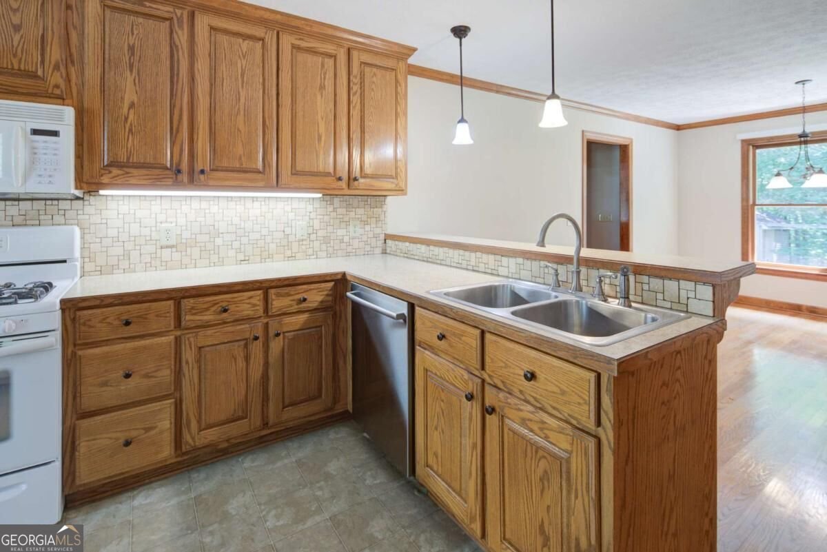 111 Henderson Lake Drive Canton - Photo 6