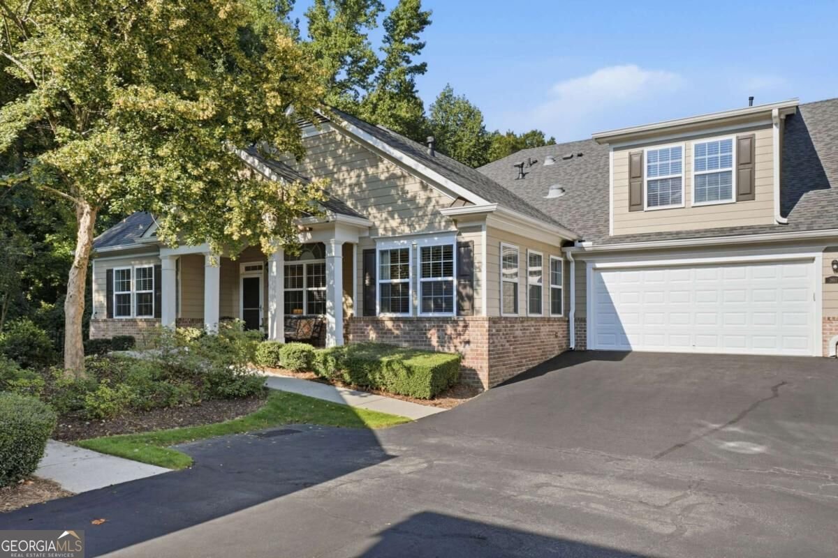 2617 Grapevine Circle Cumming - main photo