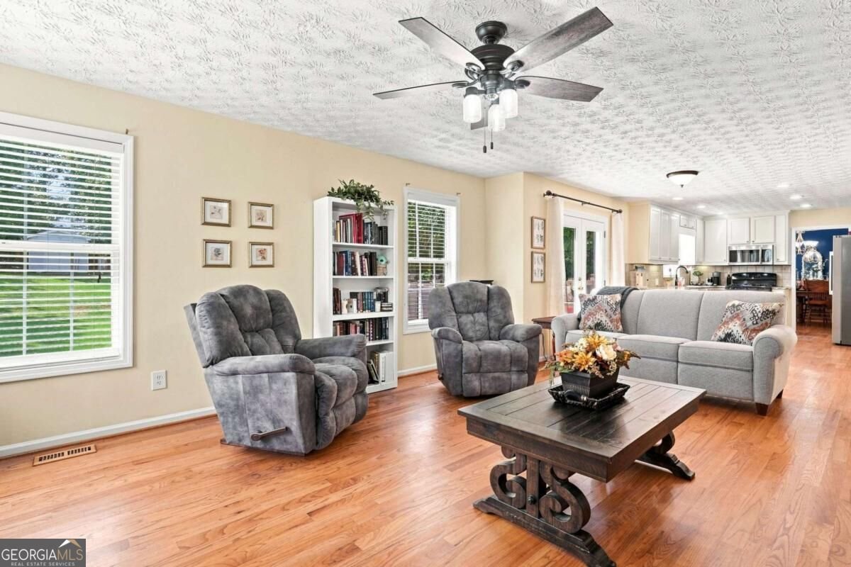 5821 Silverthorn Drive Flowery Branch - Photo 8