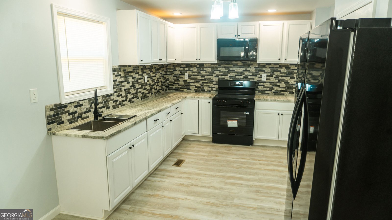 149 Newby Road Jeffersonville - Photo 7