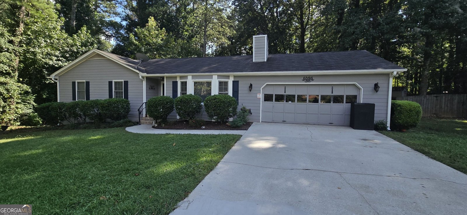 6586 Deshon Circle Lithonia - main photo
