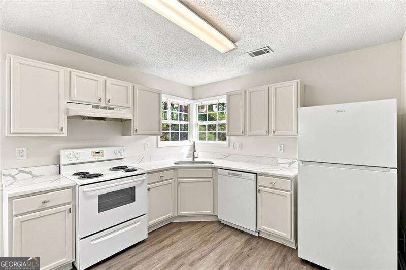 1335 Saint Isabella Court Locust Grove - Photo 8