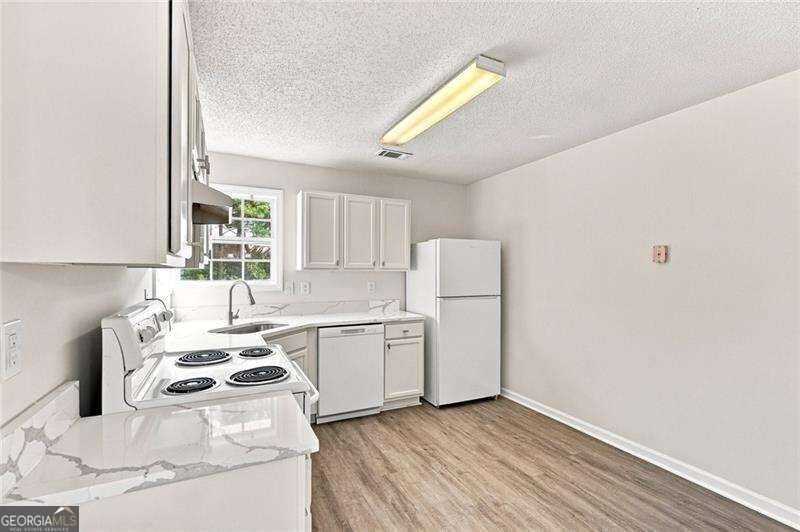 1335 Saint Isabella Court Locust Grove - Photo 9