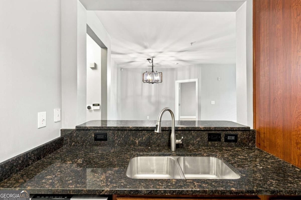 799 Hammond Drive Sandy Springs - Photo 16