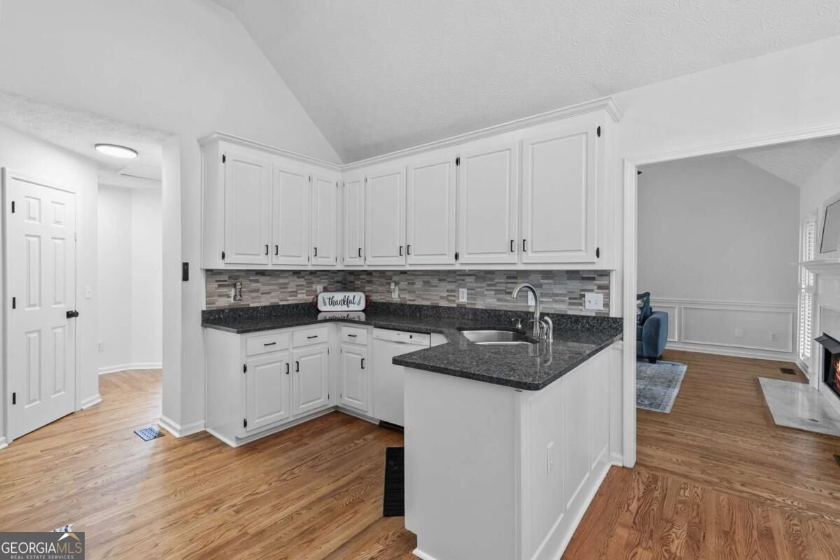 8260 Stonebrook Court Cumming - Photo 11