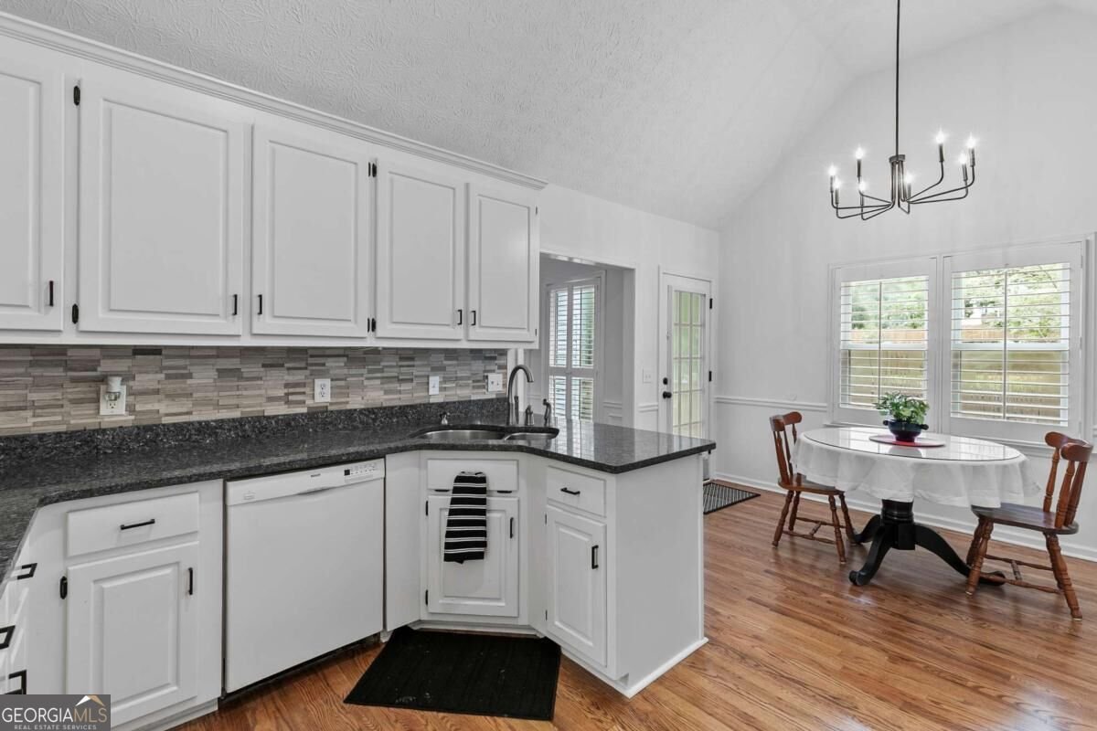 8260 Stonebrook Court Cumming - Photo 12
