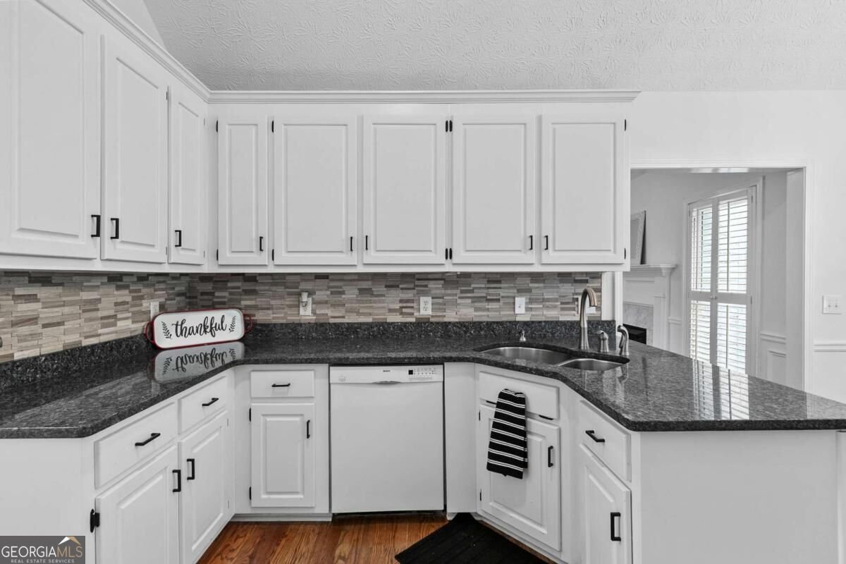 8260 Stonebrook Court Cumming - Photo 13