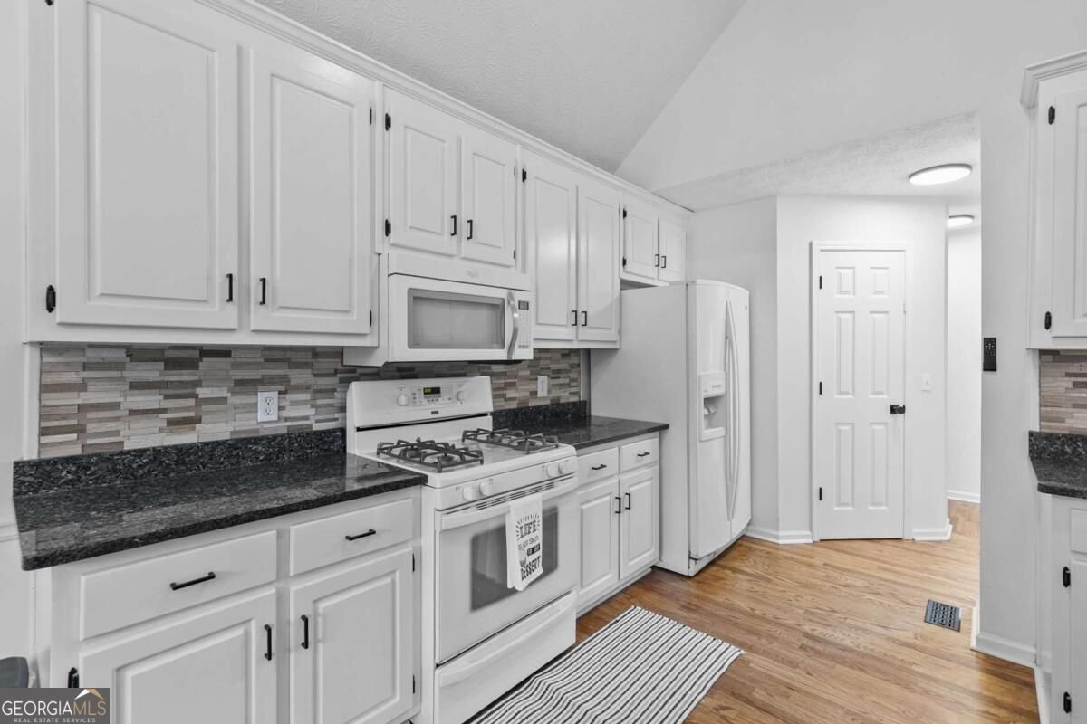 8260 Stonebrook Court Cumming - Photo 14