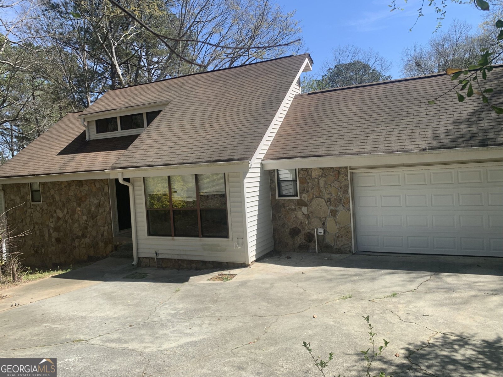 3958 Cotswold Drive Lilburn - main photo