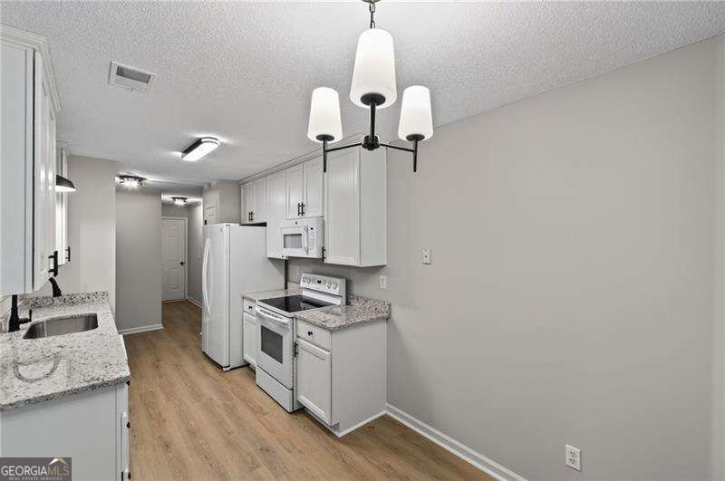 159 Drake Way Stockbridge - Photo 11