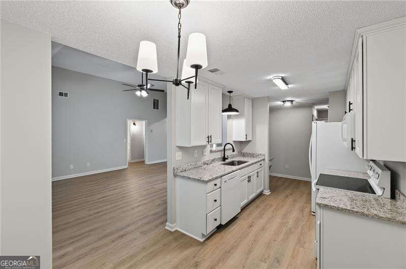 159 Drake Way Stockbridge - Photo 12