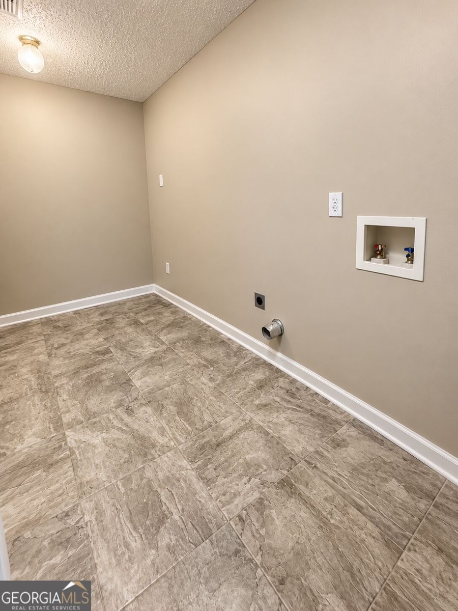 1775 Summerwoods Lane Griffin - Photo 12