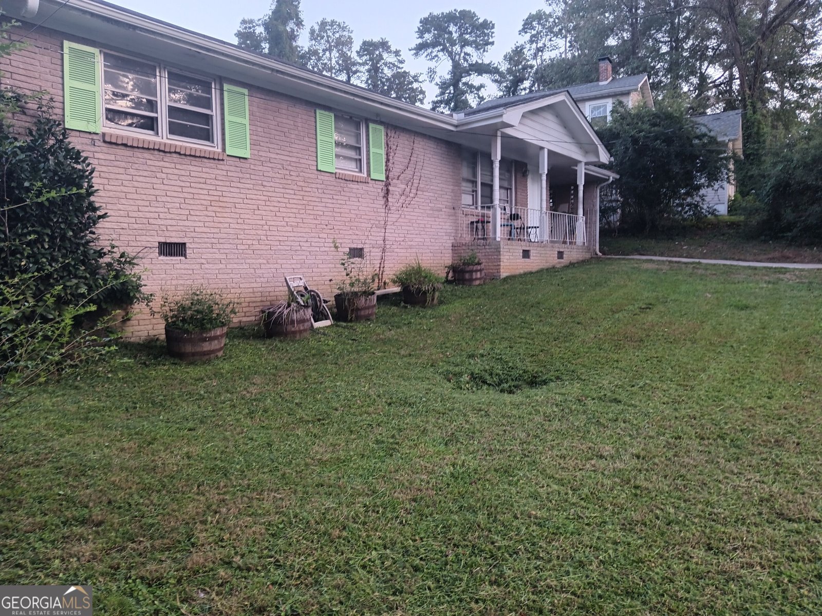 2334 WOODCASTLE LN ATLANTA - main photo