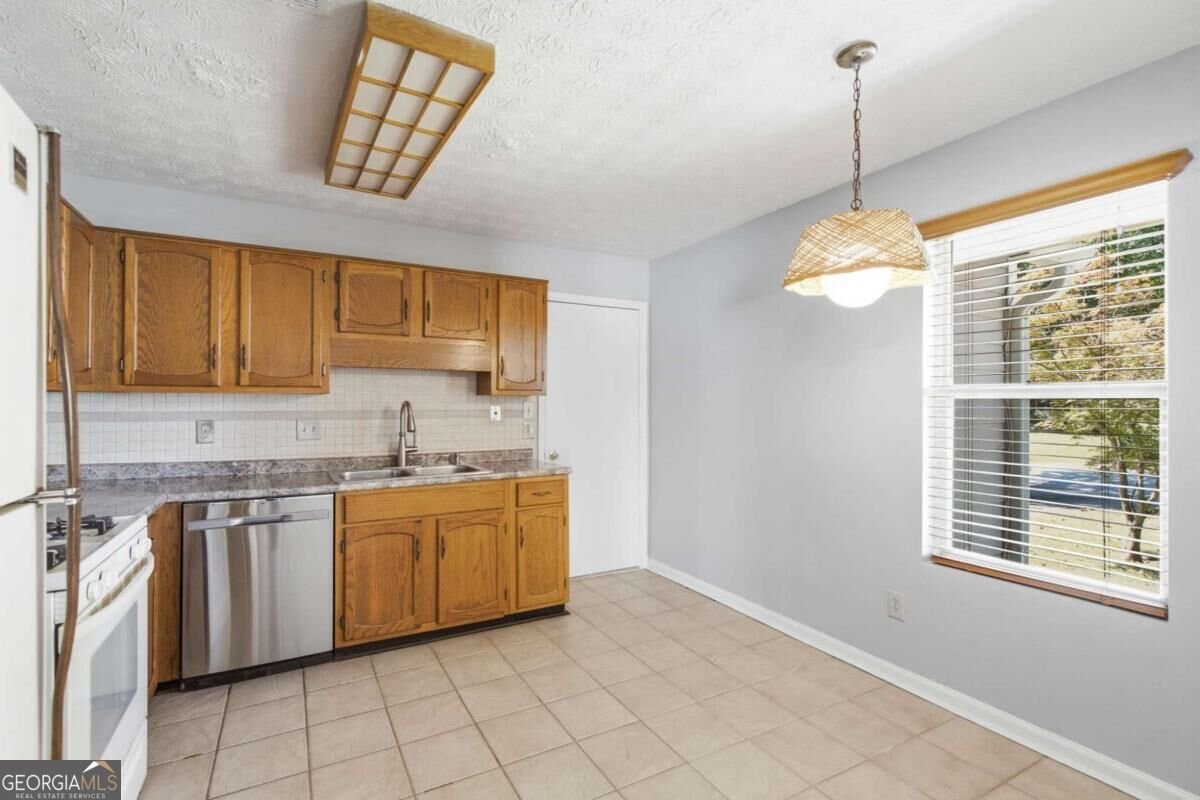 693 Brandlwood Way Lilburn - Photo 7