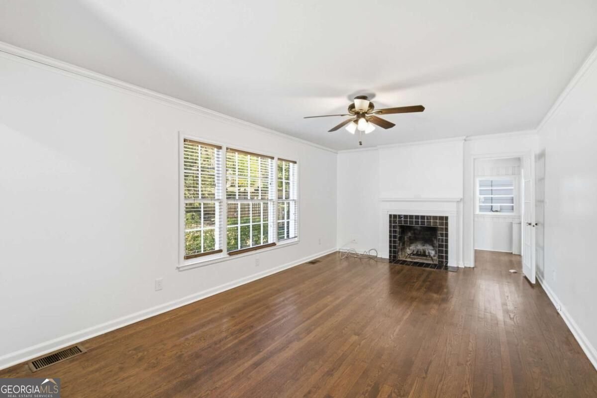 978 Winburn Drive East Point - Photo 10