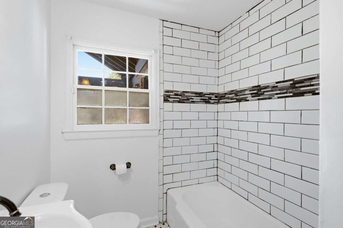 978 Winburn Drive East Point - Photo 26