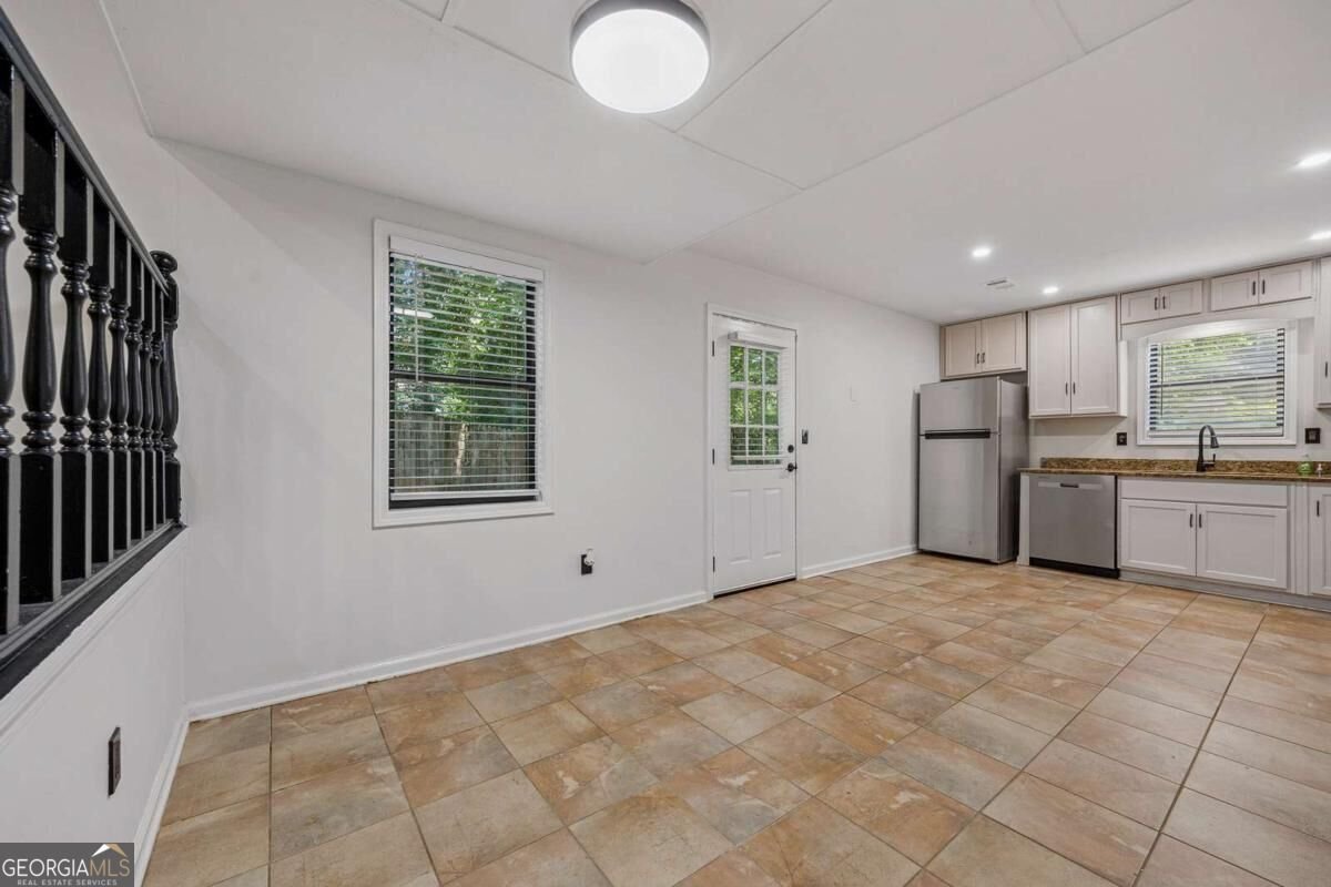 627 Ridge Avenue Stone Mountain - Photo 6