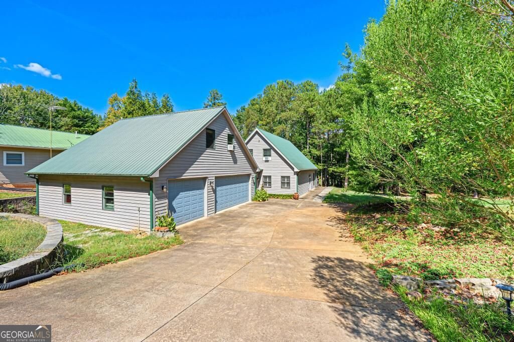 241 Grizzly Bear Lane Hartwell - main photo