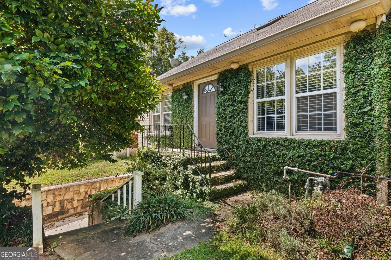 1619 Sylvan Road Atlanta - main photo