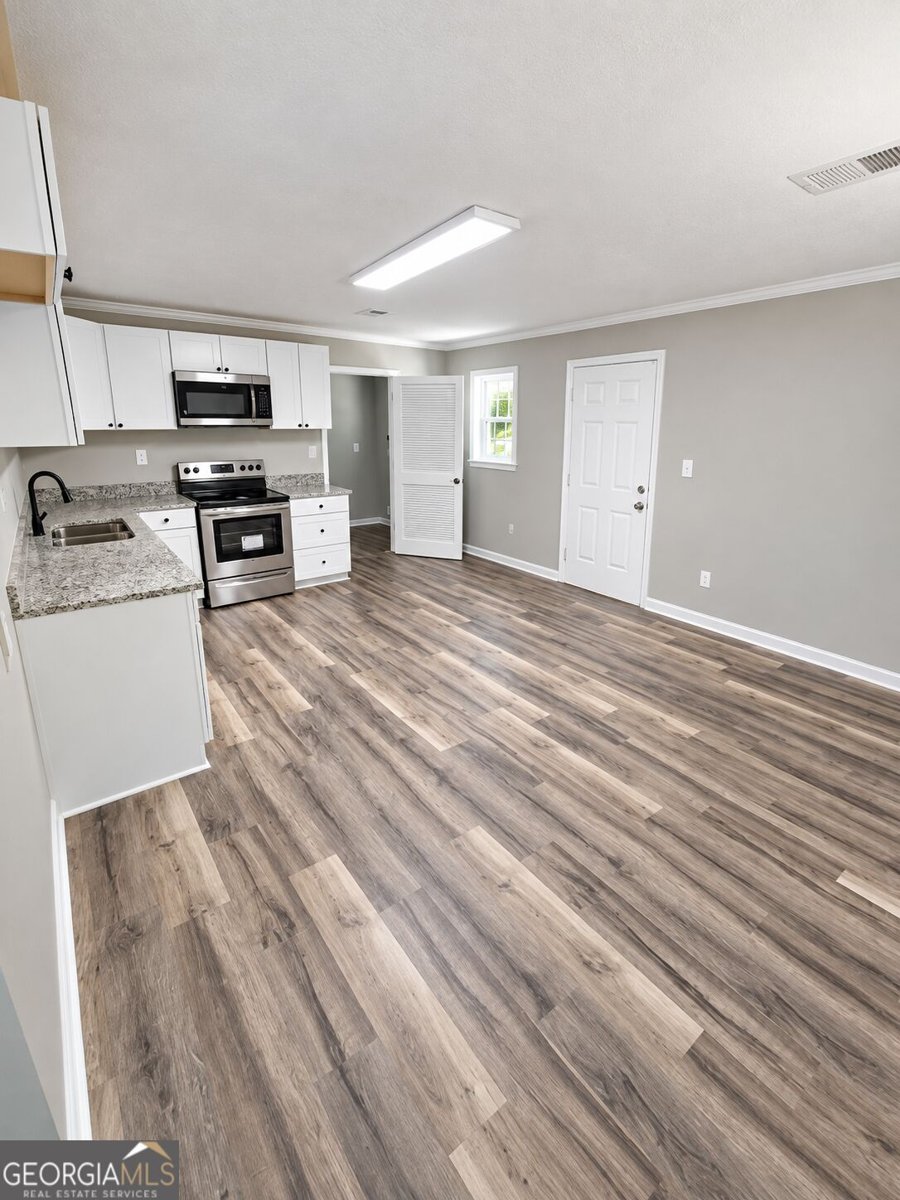 649 Moody Street Griffin - Photo 8