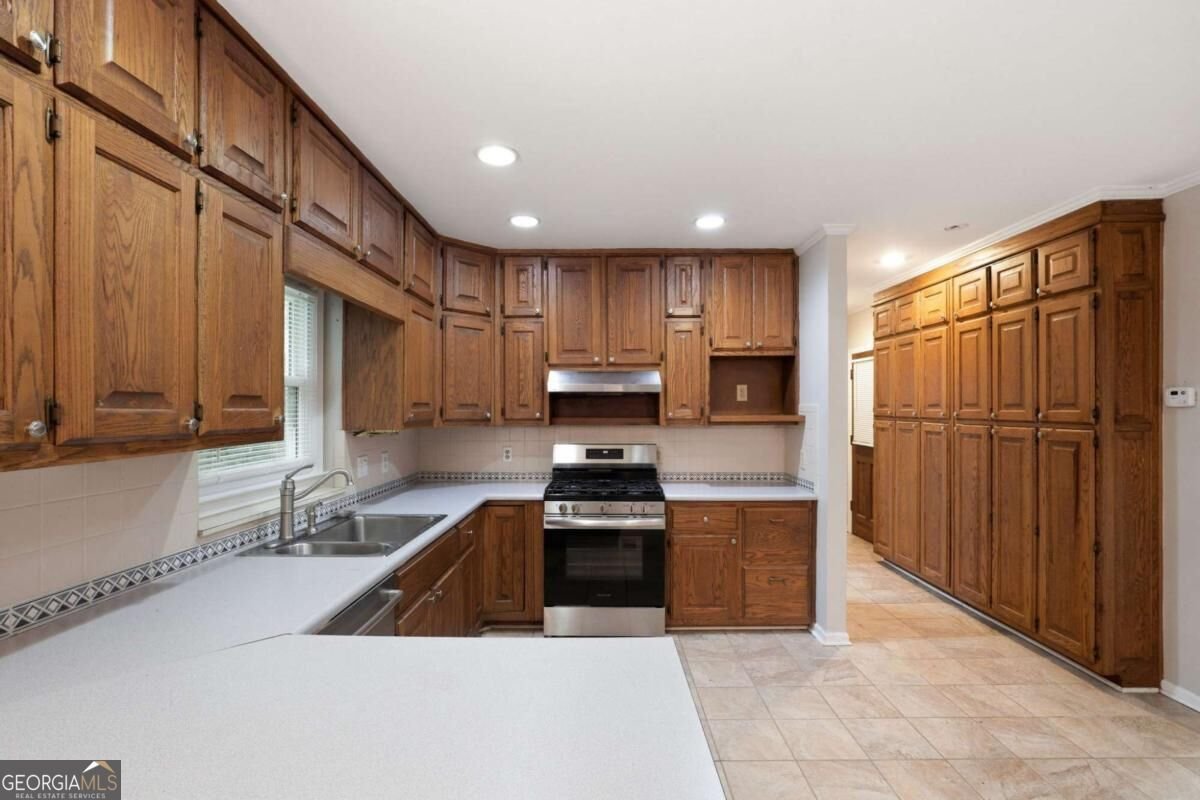 4927 Castlewood Drive Lilburn - Photo 13
