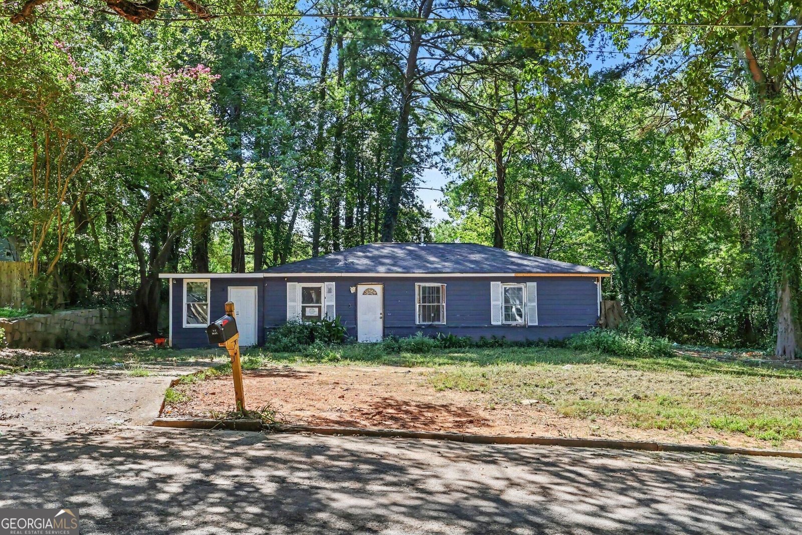 1005 Regis Road Atlanta - main photo