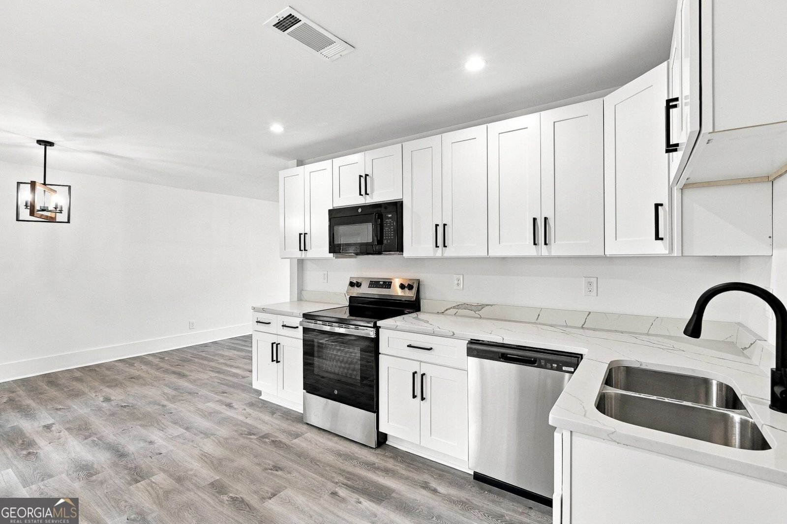 5441 Forest Path Court Stone Mountain - Photo 11