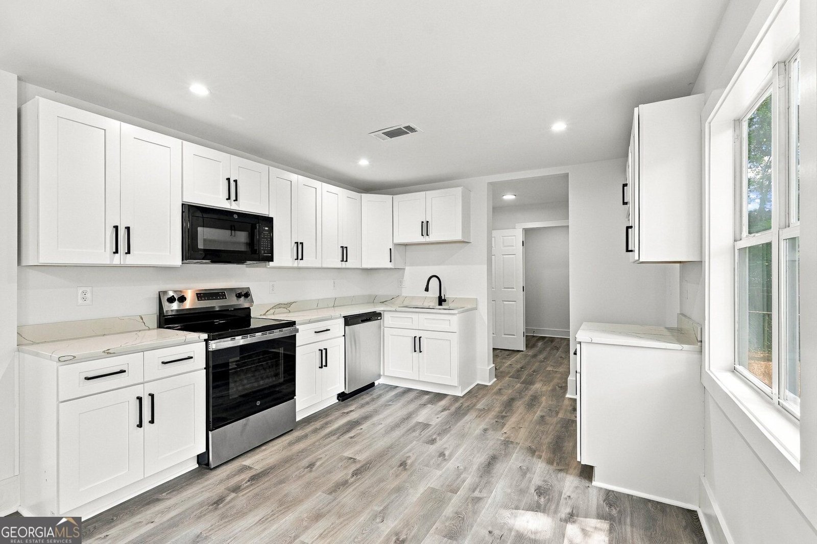 5441 Forest Path Court Stone Mountain - Photo 12