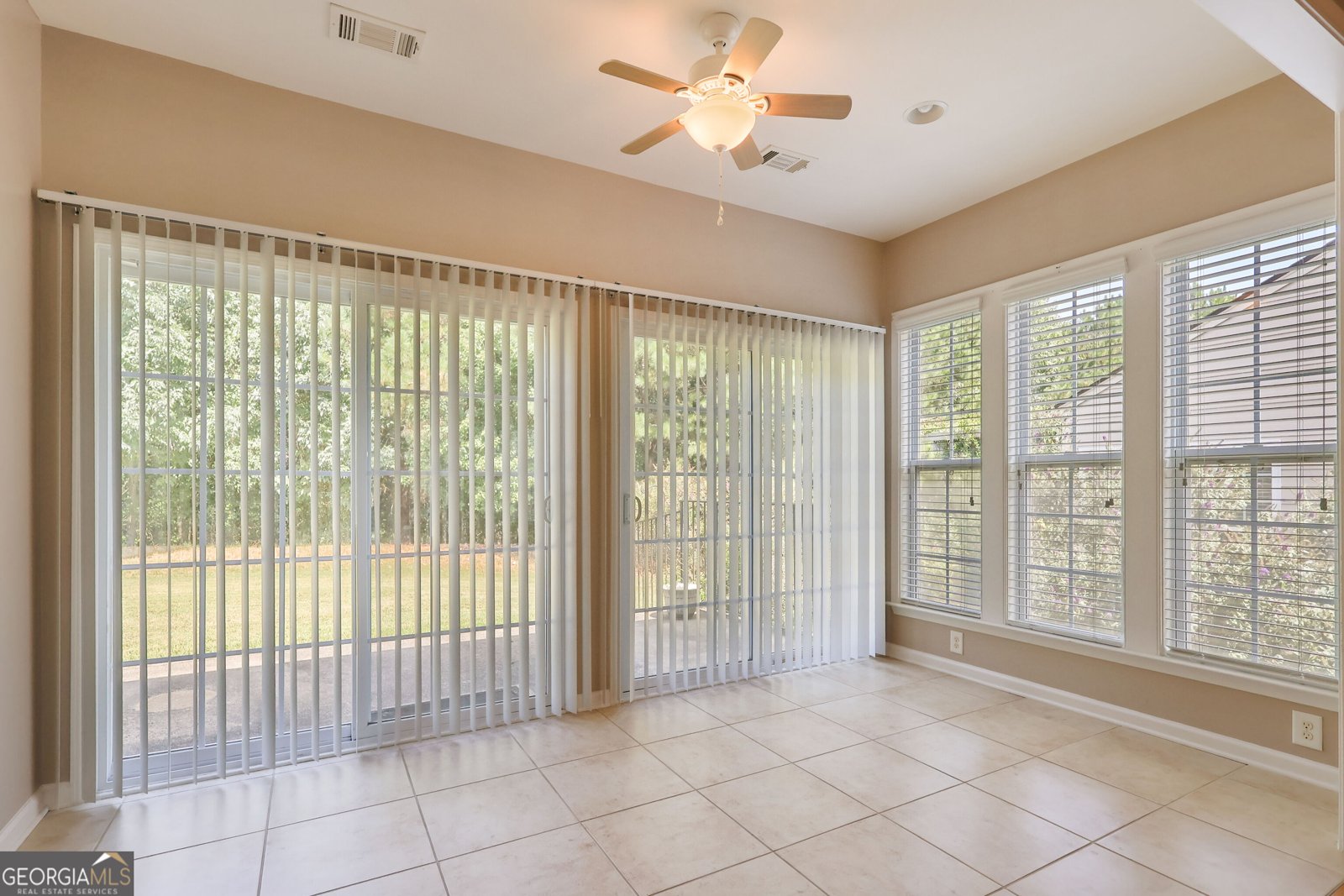 127 Begonia Court Griffin - Photo 8