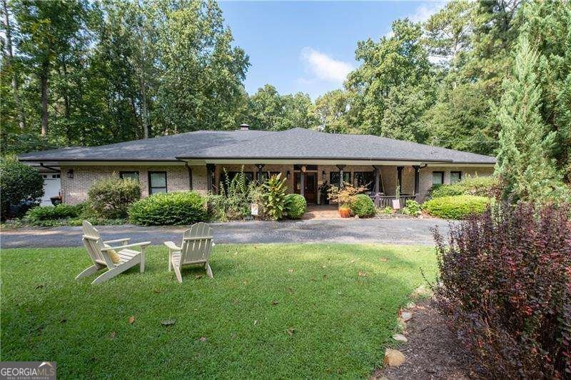 8180 Innsbruck Drive Sandy Springs - main photo