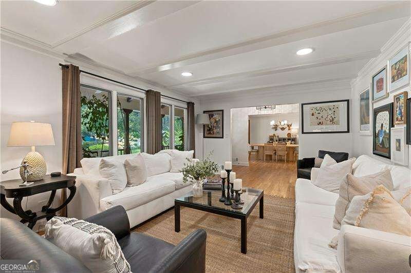 8180 Innsbruck Drive Sandy Springs - Photo 11