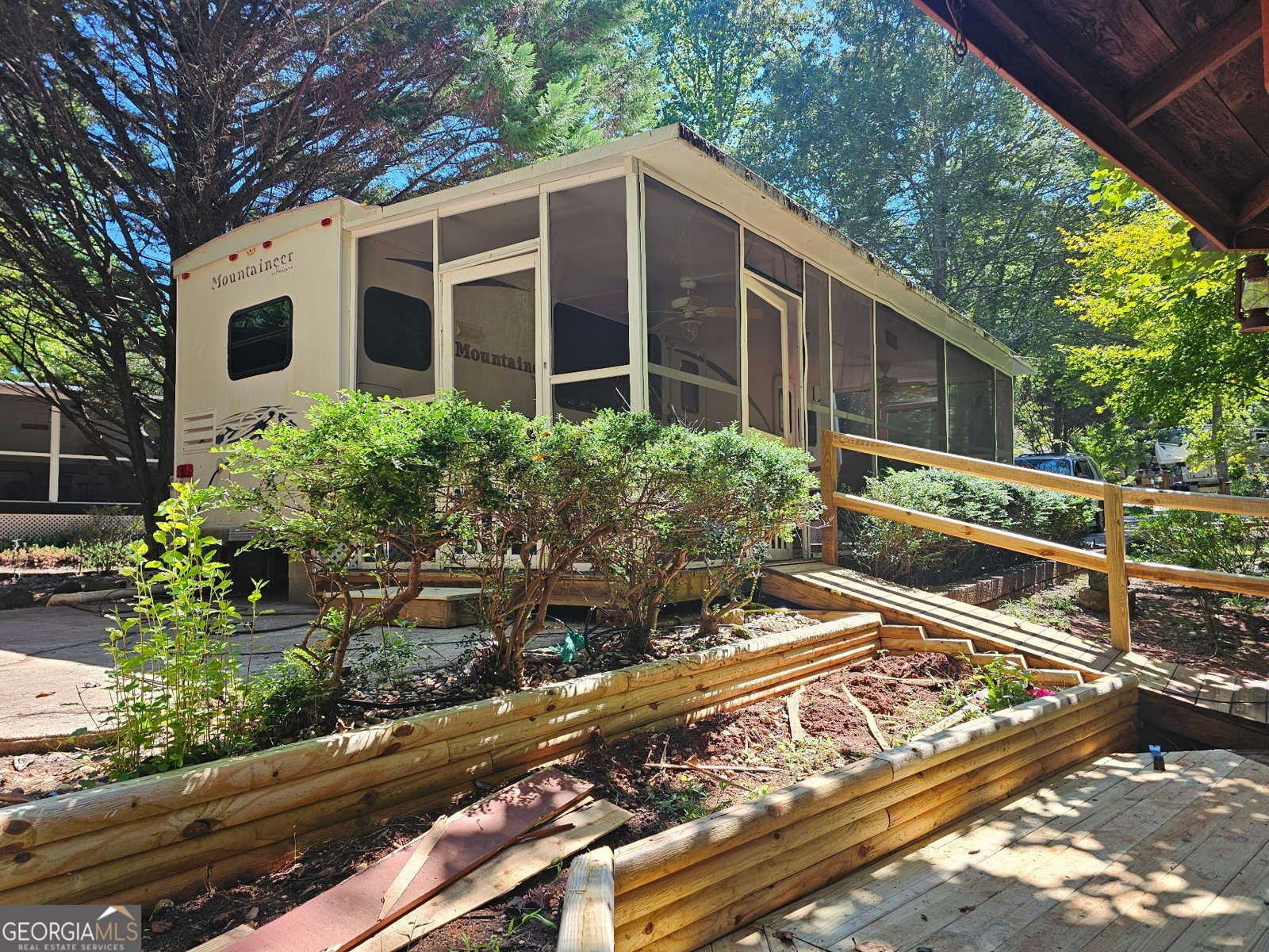 100 Campfire Drive Cleveland - main photo
