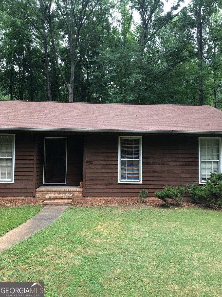 140 Brierwood Drive Fayetteville - main photo