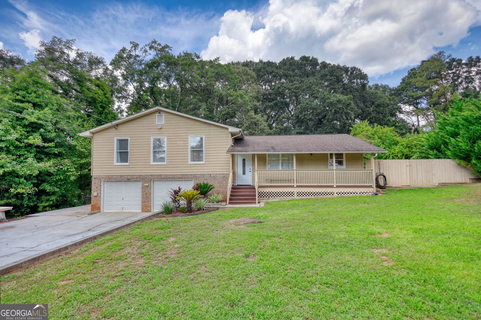 1042 Duke Drive Conyers - main photo
