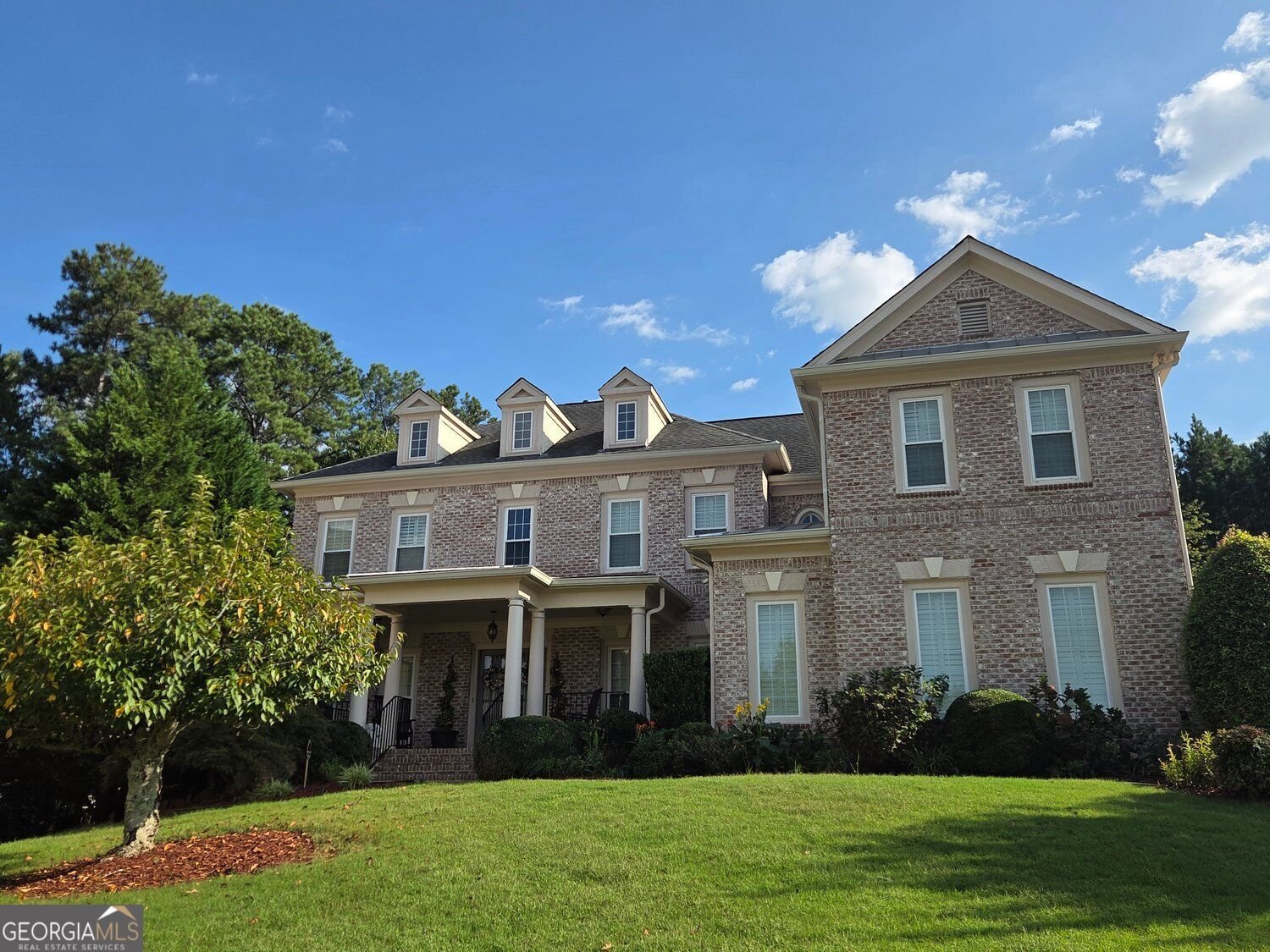 4690 Prestbury Drive Suwanee - main photo
