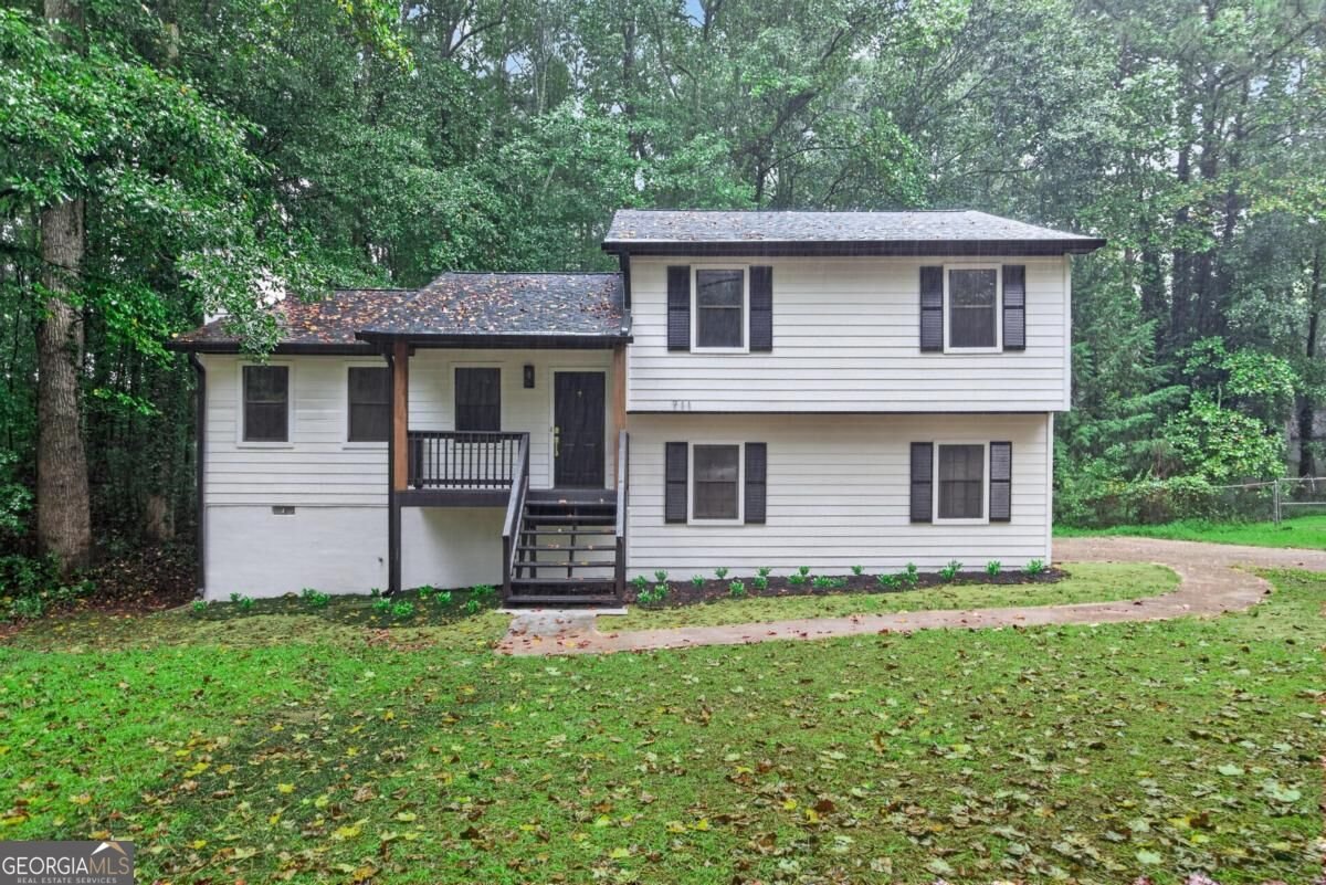 711 Mary Erna Drive Fairburn - main photo
