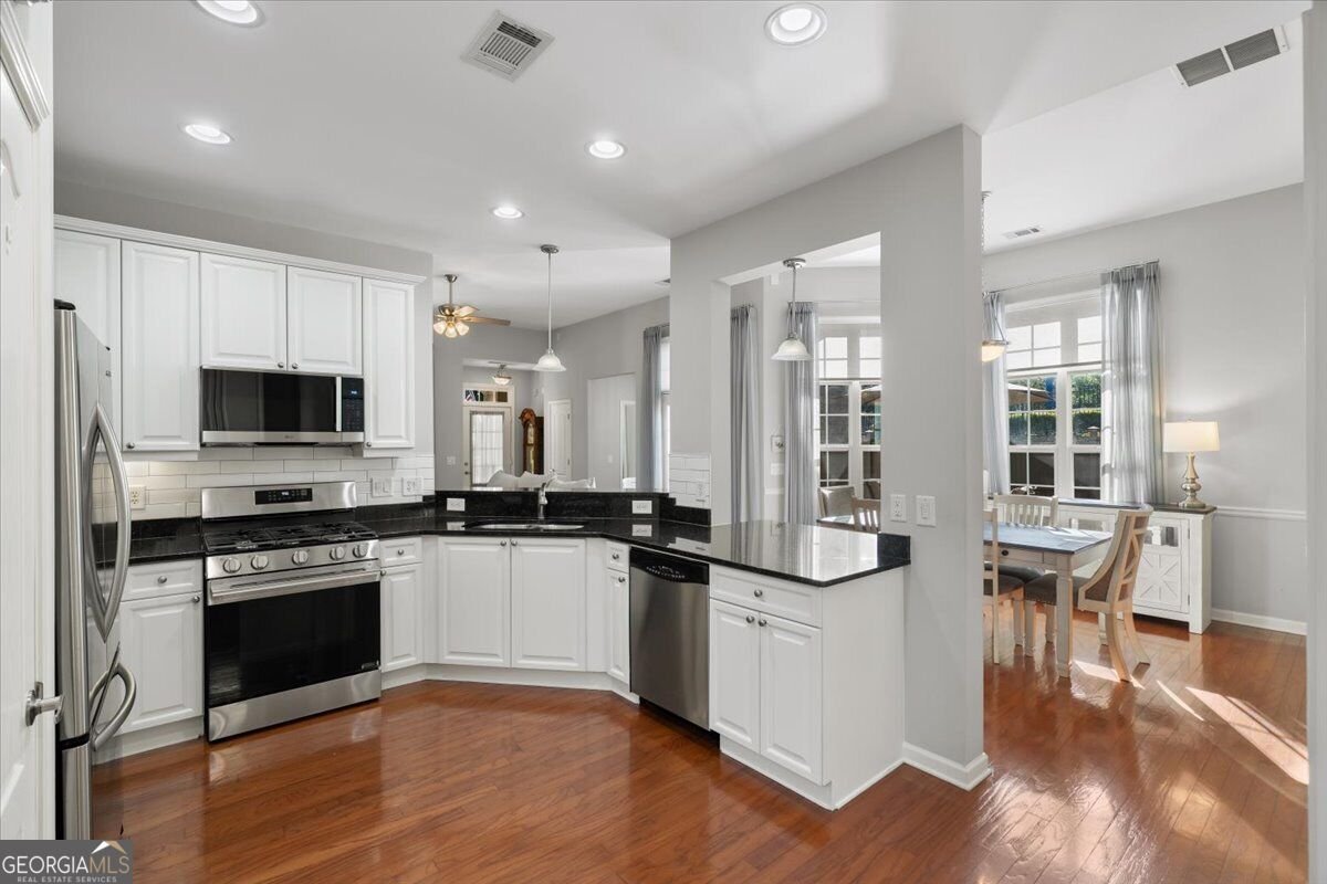 301 Glens Way Woodstock - Photo 16