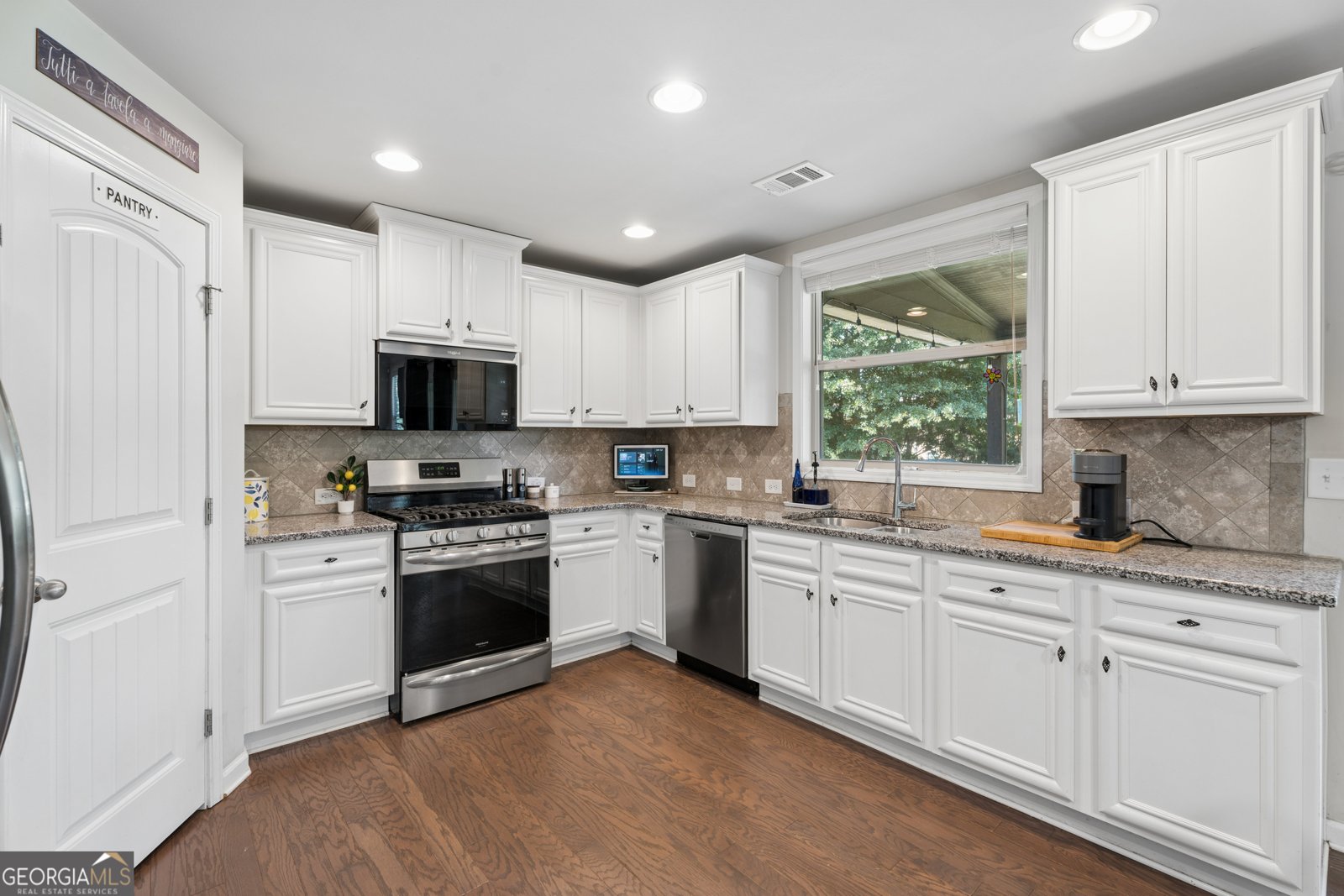5752 Shore Isle Court Flowery Branch - Photo 10