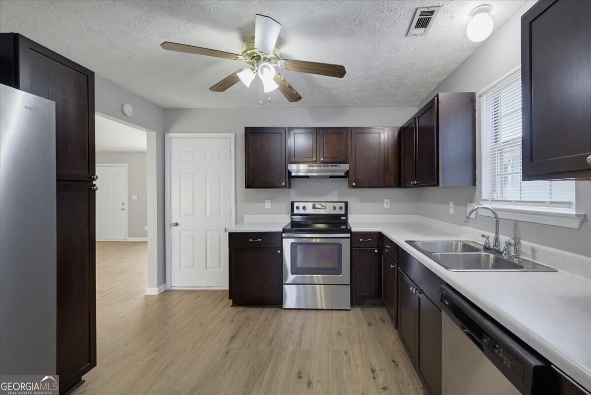 604 Village Way Stockbridge - Photo 8
