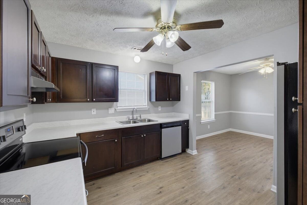 604 Village Way Stockbridge - Photo 9