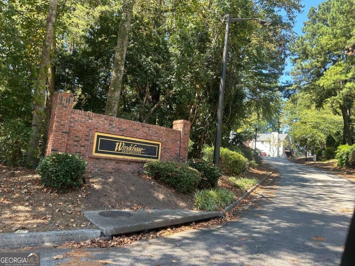 526 Windchase Lane Stone Mountain - Photo 11