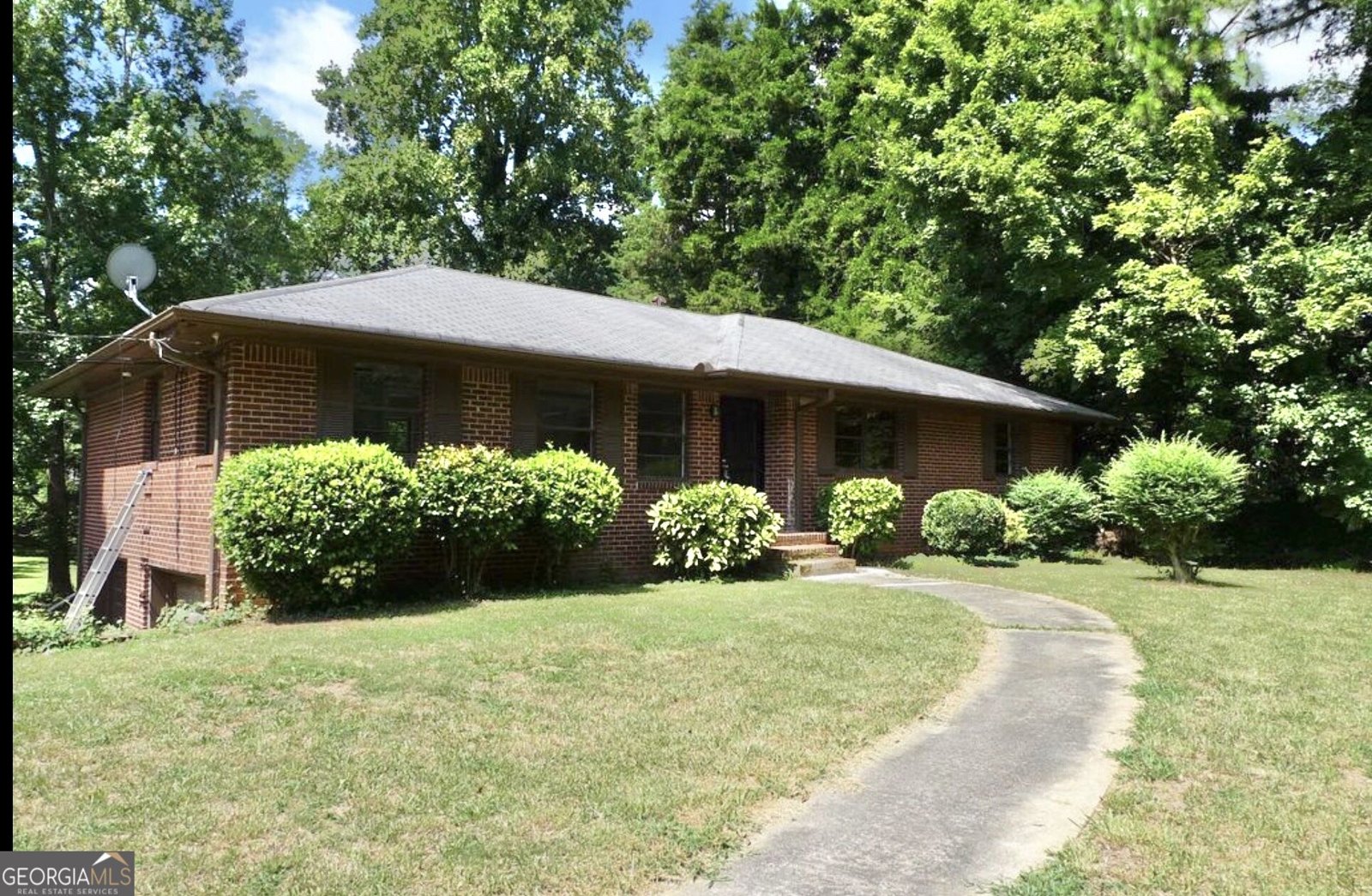 2808 Benjamin E Mays Drive Atlanta - main photo