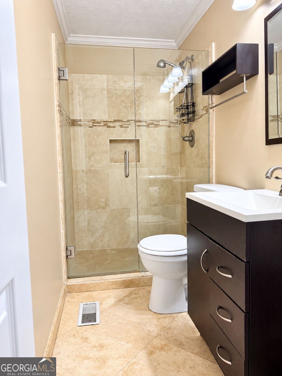 5104 Rock Glen Drive Stone Mountain - Photo 8