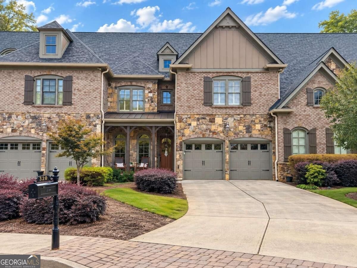 320 Wisteria Circle Roswell - main photo