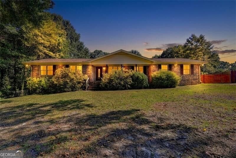 2926 Elizabeth Lane Snellville - main photo