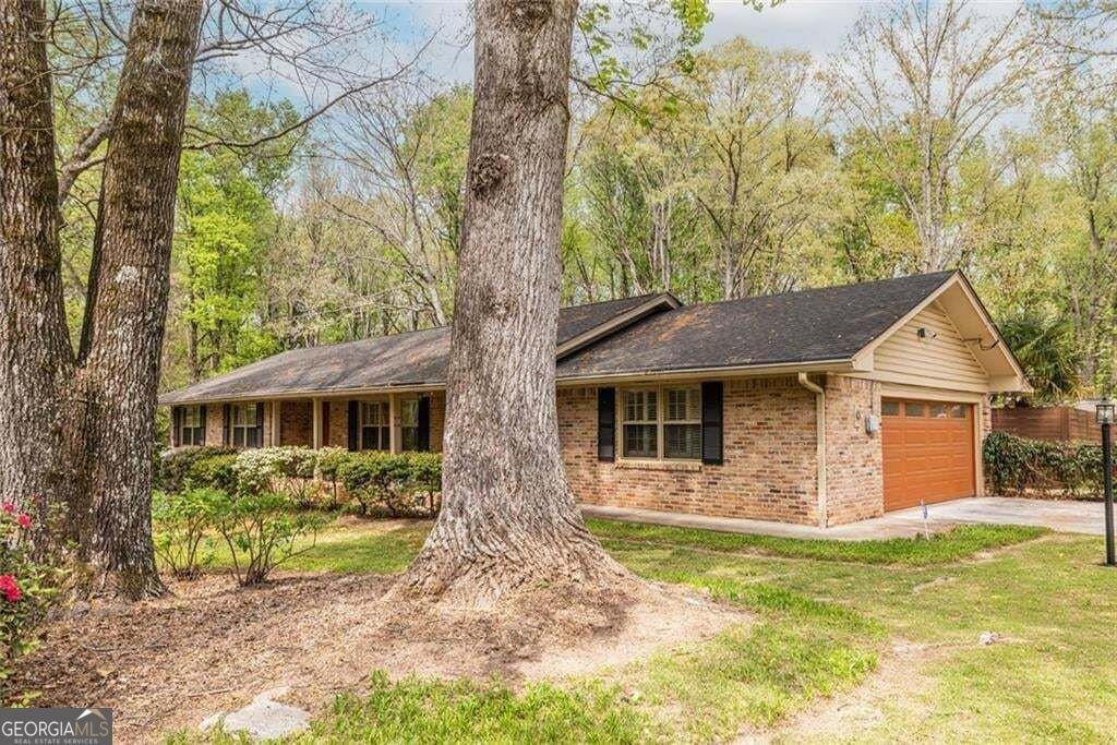 3360 Embry Hills Drive Atlanta - main photo