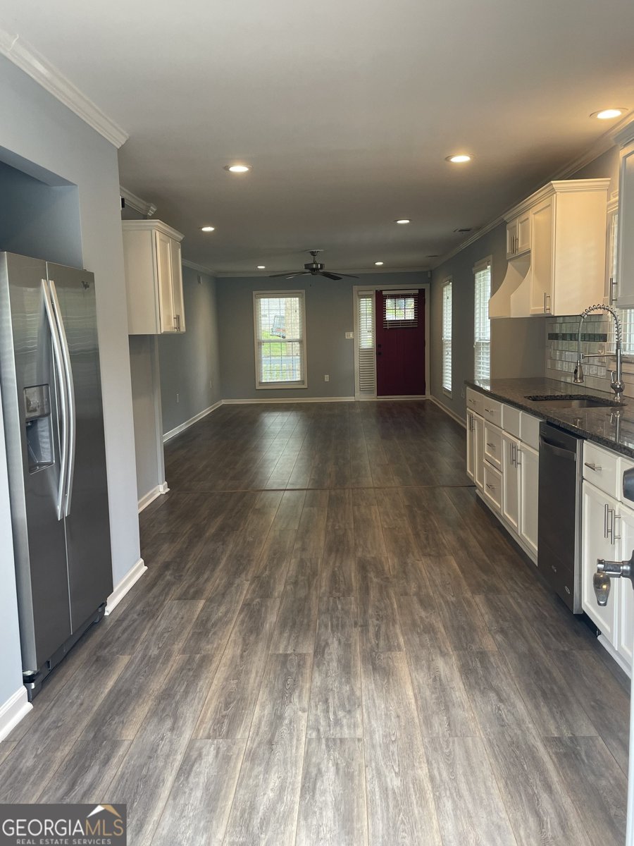 1833 Phillips Avenue East Point - Photo 10