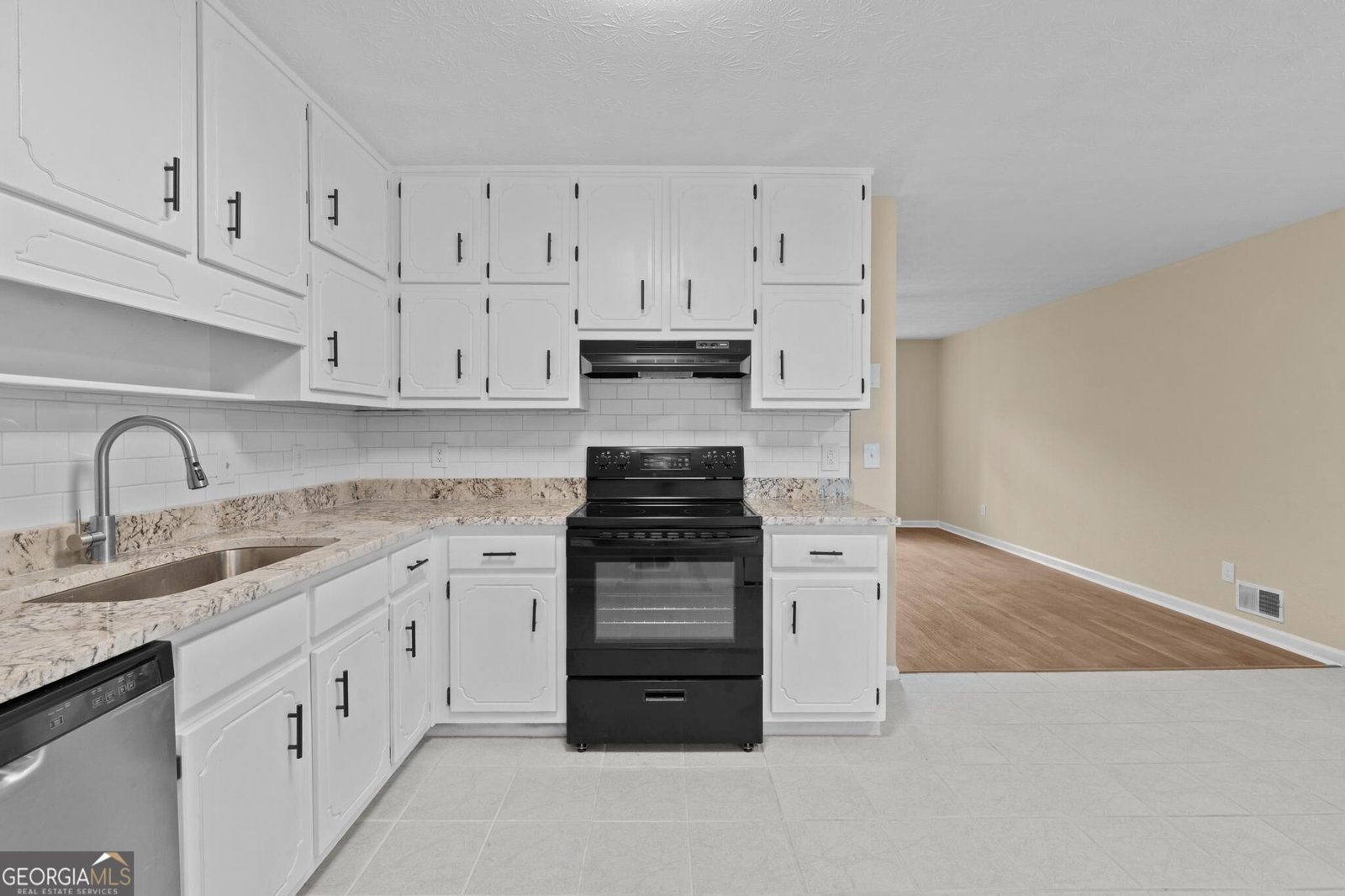 285 Amanda Court Stockbridge - Photo 10