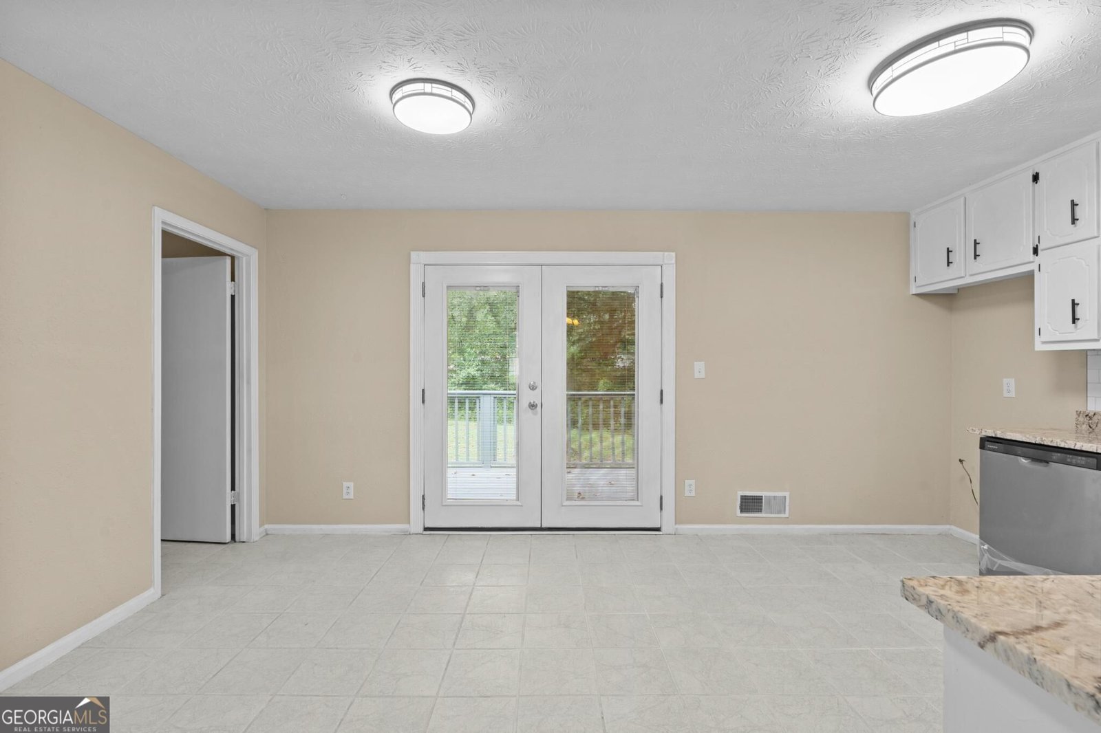 285 Amanda Court Stockbridge - Photo 8