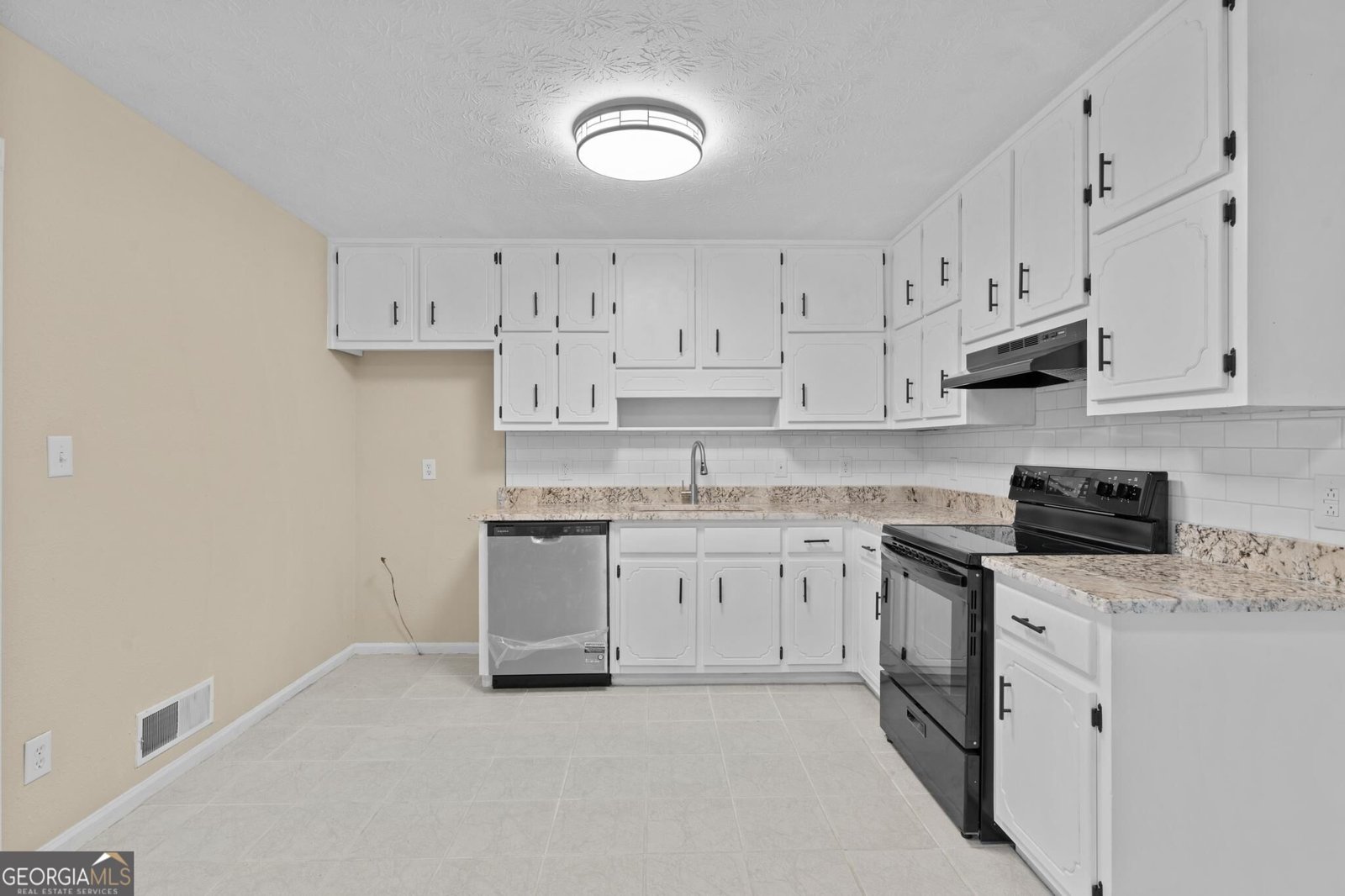 285 Amanda Court Stockbridge - Photo 9